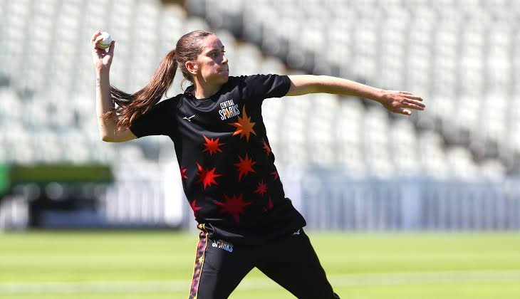 Yorkshire Women secure England star Em Arlott