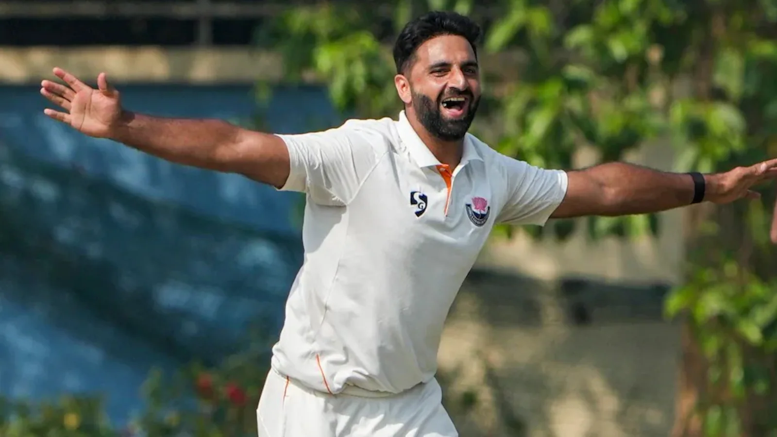 Auqib Nabi Signs for Surrey Ahead of New Zealand Tour