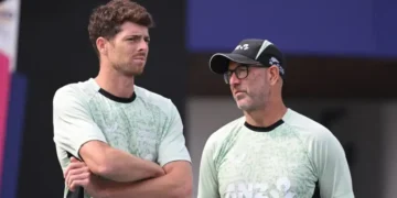 Mitchell Santner Gets Rob Walter’s Praise for Prioritising New Zealand Over BBL